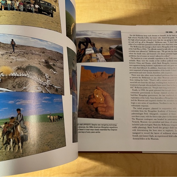 THE AMERICAN MUSEUM OF NATURAL HISTORY'S Book of DINOSAURS - Picture 6 of 8